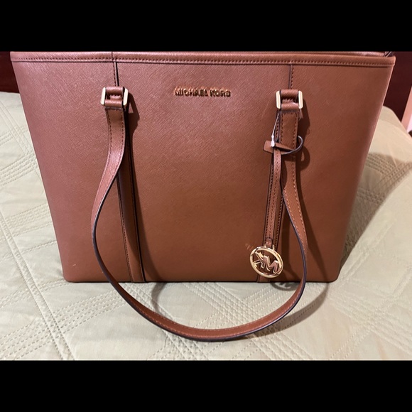 New w/o tags Michael Kors large tote brown saffiano leather - Picture 3 of 5